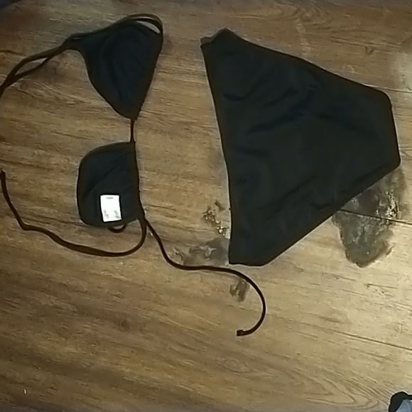 Bikini - Picture 2 of 2